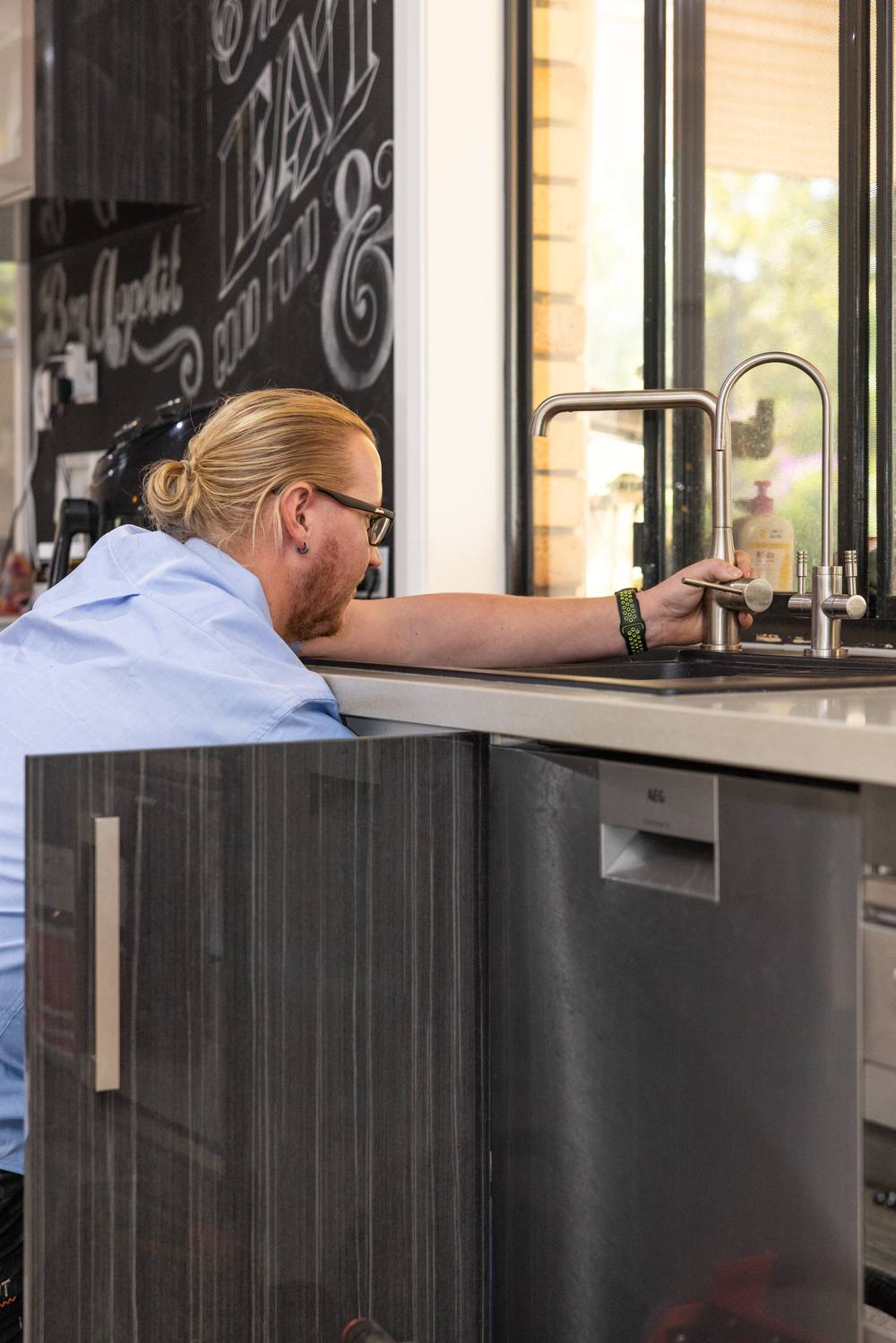 Kitchen sink and tap service
