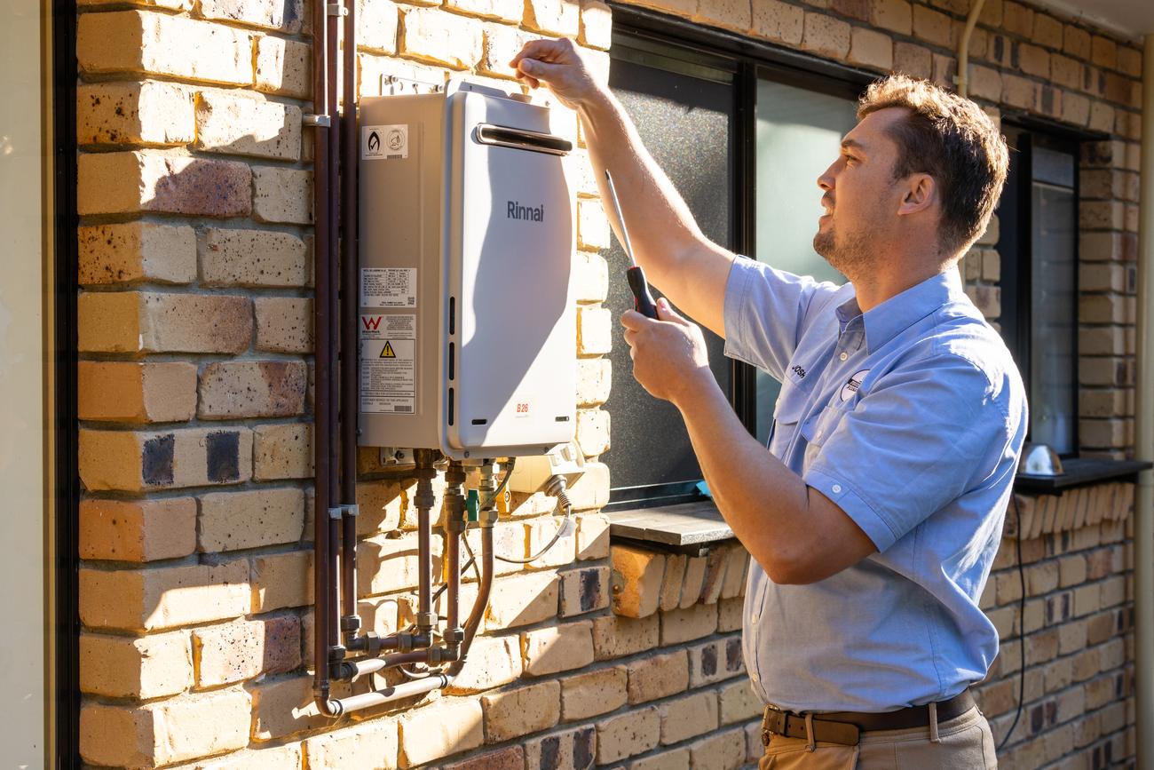 Projection plumber installing a new hot water system